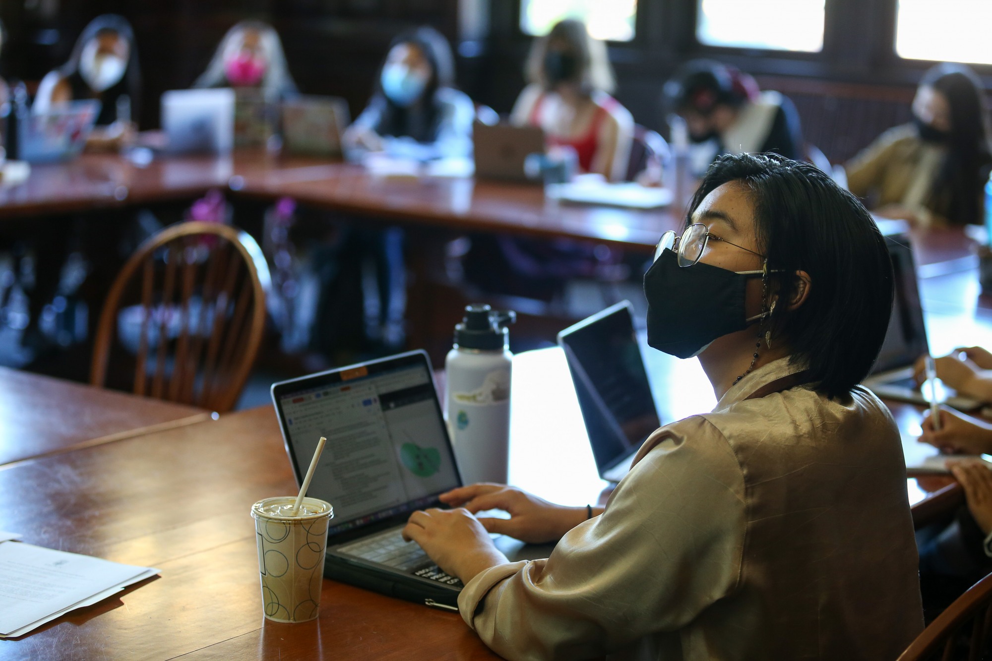 Students in Transpacific Femininities class